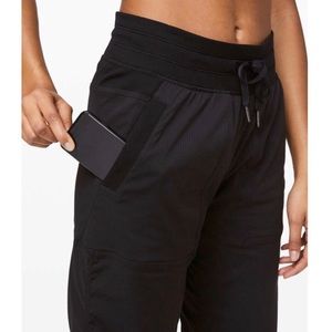Lulu Lemon Black Crops